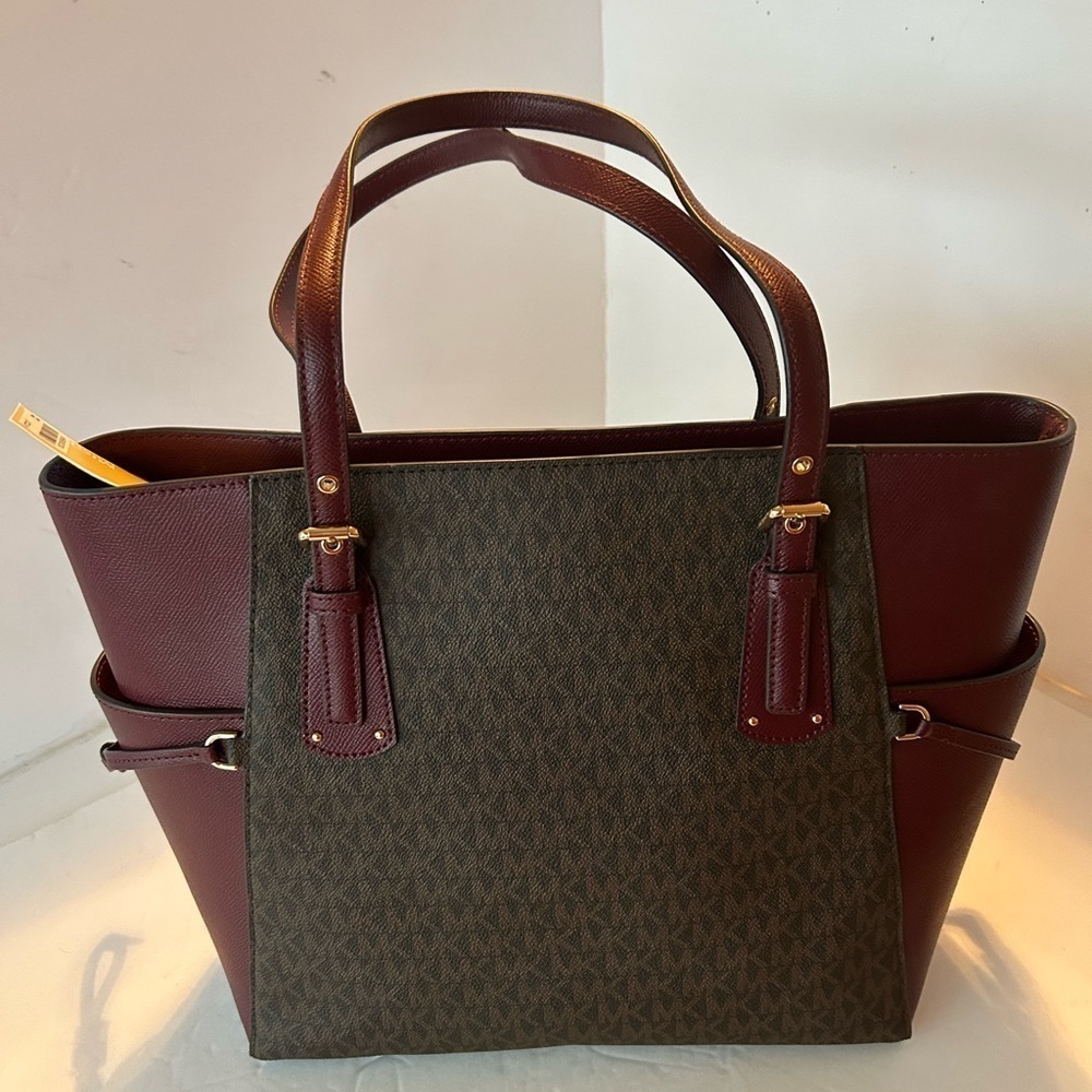 Michael Kors NWT Voyager East West Two Tone Leather medium Tote - Picture 3 of 10